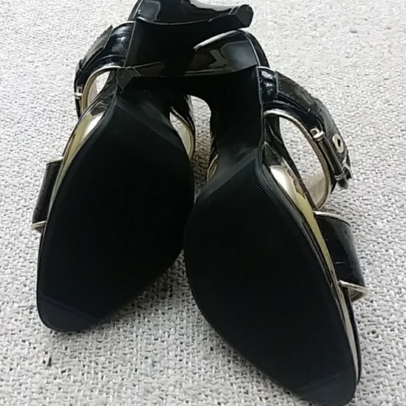 NWOT Black with Gold Trimmed Heels - Picture 6 of 7